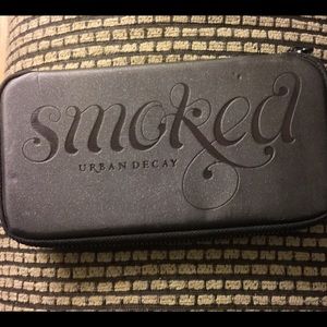 Urban Decay Smoked eyeshadow palette